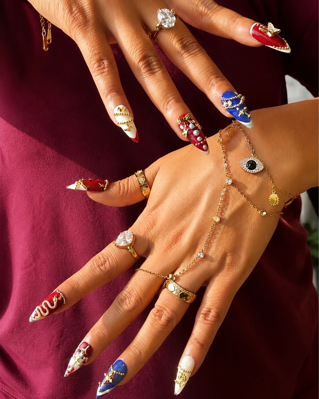 Reign Hand Link Chain Bracelet Desse Collective